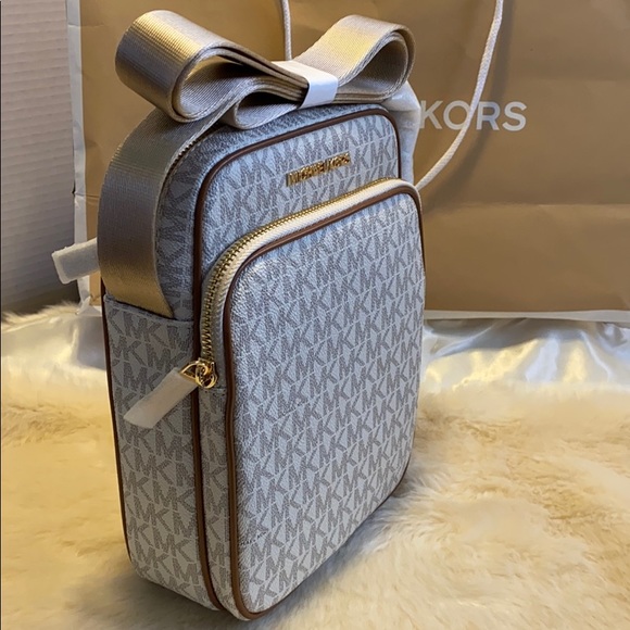 Sold Michael Kors Jet Set flight xbody bag - Picture 3 of 7